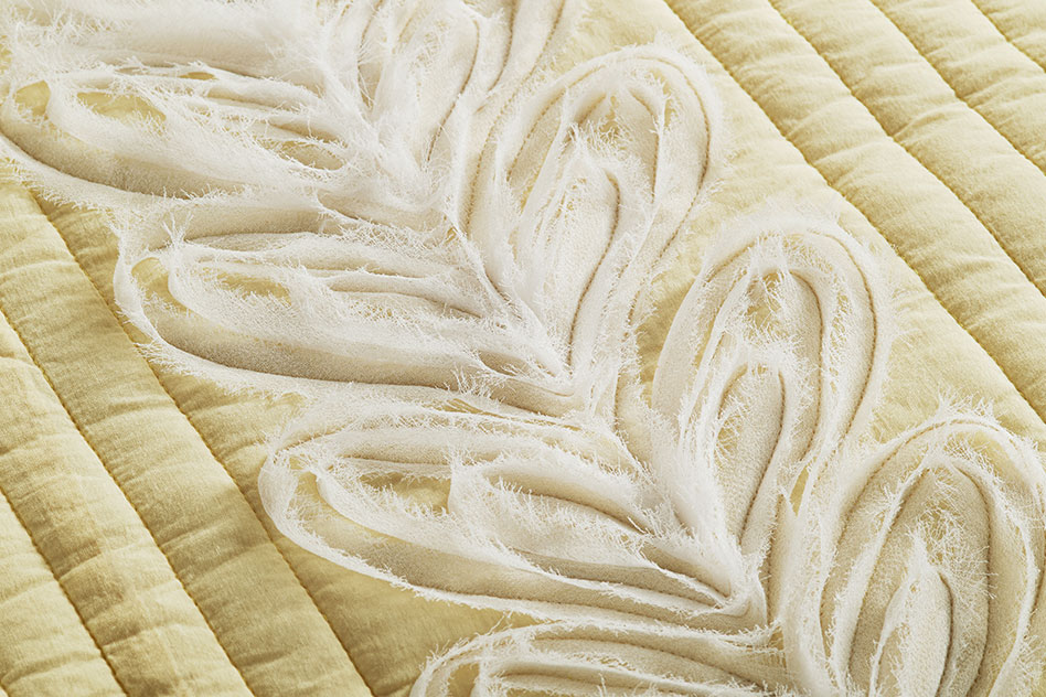 柔和的颜色,百褶的花边提升了柔软的触感和质感,增强了舒服感.